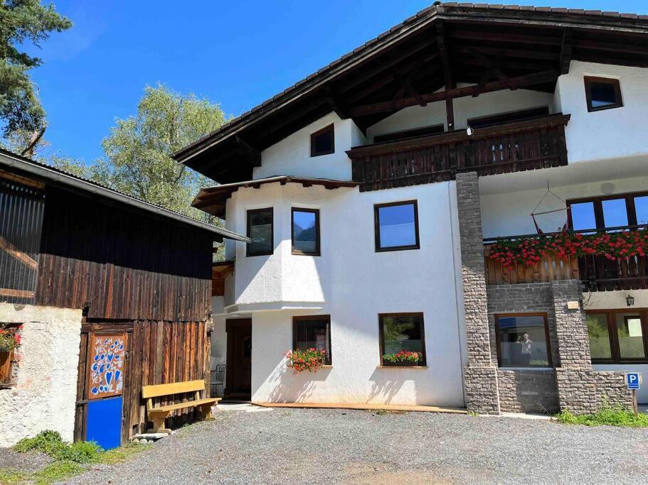 Haus Alberto - Haus Mit 2 Ferienwohnungen Ötztal-Bahnhof Extérieur photo